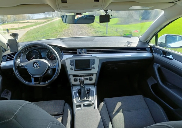 Volkswagen Passat cena 52000 przebieg: 198795, rok produkcji 2015 z Gubin małe 277